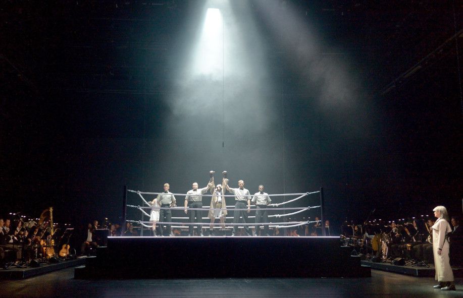 Staatstheater Stuttgart / Die sieben Todsünden - Seven heavenly sins - hier : Josephine Köhler, Peaches, Louis Stiens, Christopher Sokolowski, Gergely Nemeti © Bernhard Weis