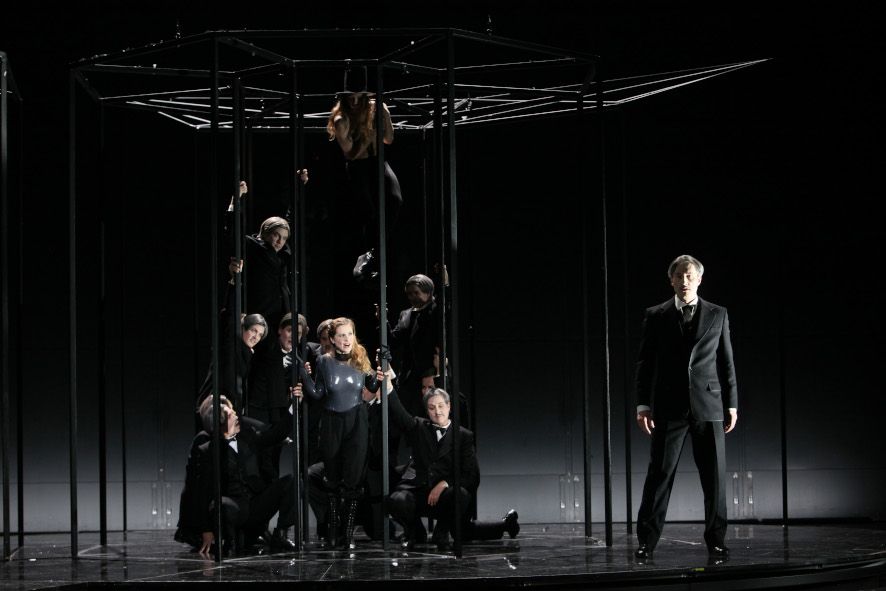 Theater Bremen / LULU - hier : Marysol Schalit als Lulu, Birger Radde © Joerg Landsberg
