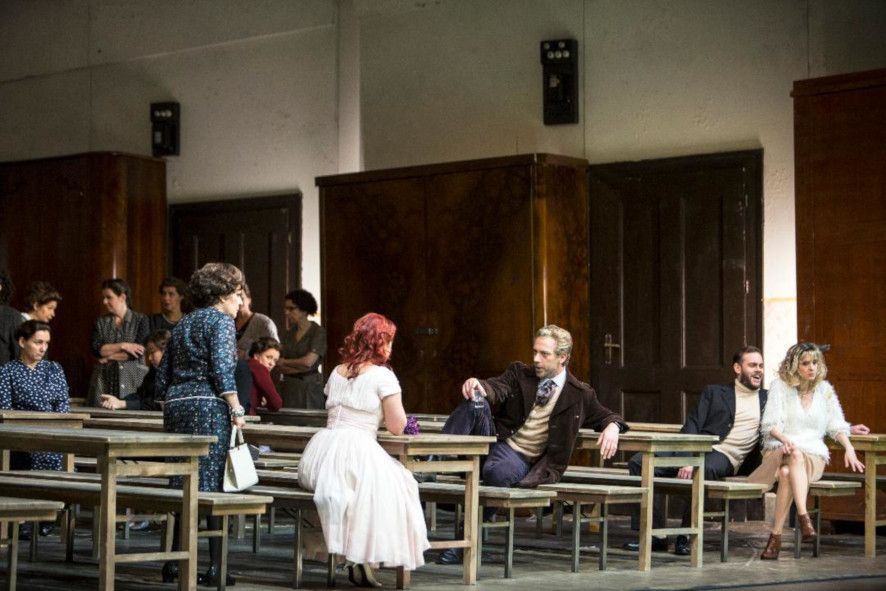 Deutsche Oper Berlin / La Sonnambula - hier : Verena Gimadieva als Amina, Ante Jerkunica als Graf Rodolfo © Bernd Uhlig
