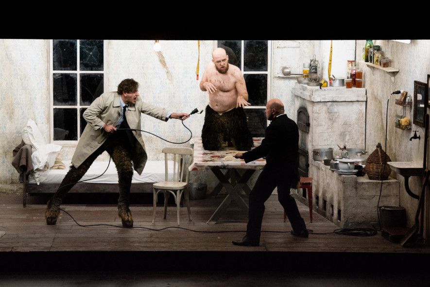 Opéra de Lyon / Die Zauberin - hier :Mamirow (Piotr Micinski), Kitschiga (Evgeny Solodovnikow), Paisi (Vassily Efimov) © Stofleth