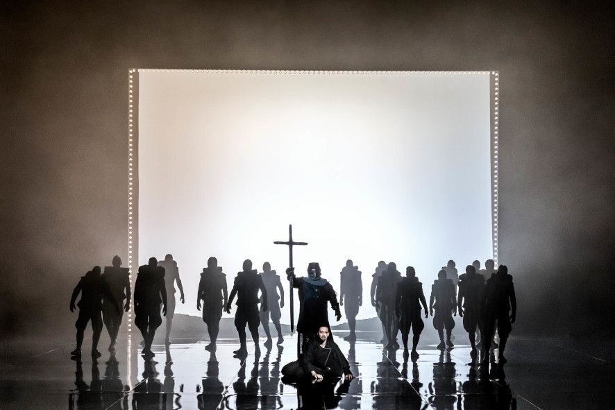 Theater Chemnitz / Hamlet von Franco Faccio - hier : Hamlets Vater erscheint als Geist © Nasser Hashemin