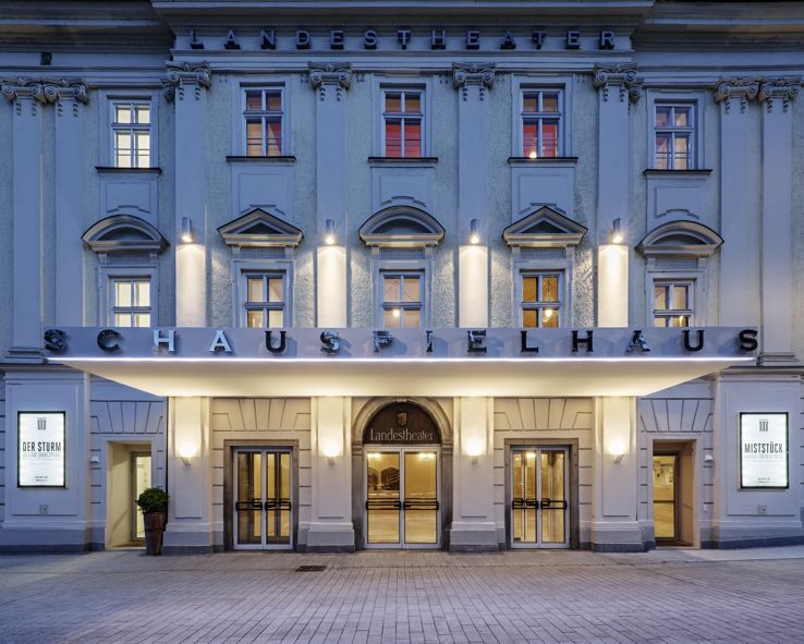 Landestheater Linz / Schauspielhaus -Eingang © Hertha Hurnaus