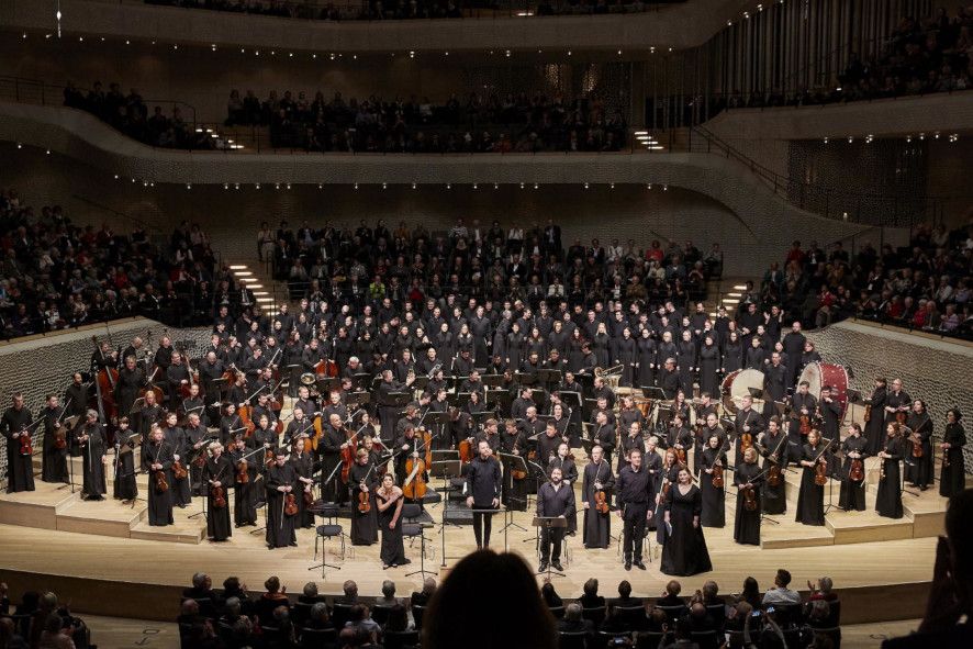 Elbphilharmonie Hamburg / Messa da Requiem von Giuseppe Verdi - hier : das musicAeterna Orchester der Perm Opera © Claudia Hoehne