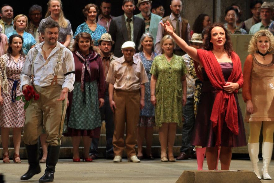 Staatsoper Hamburg / Carmen - hier : Schlussapplaus mit Jonas Kaufmann und Clémentine Margaine © Patrik Klein