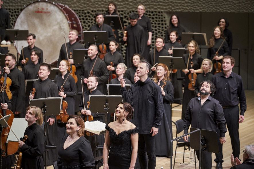 Elbphilharmonie Hamburg / Messa da Requiem von Giuseppe Verdi hier : das musicAeterna Orchester der Perm Opera hier die Solisten © Claudia Hoehne