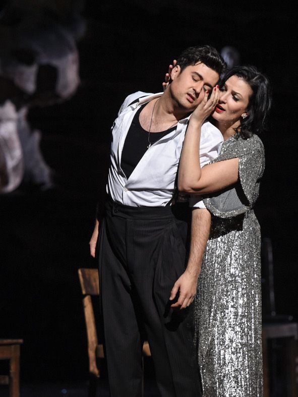 Deutsche Oper am Rhein / Romeo et Juliette - hier : Ovidiu Purcel als Roméo, Luiza Fatyol als Juliette © Hans Joerg Michel