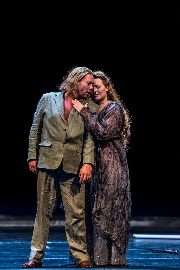 Theater Chemnitz / Siegfried - hier : Daniel Kirch als Siegfried, Christiane Kohl als Brünnhilde © Nasser Hashem