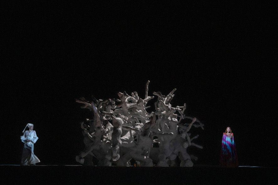 Theatre Royal de la Monnaie / Tristan und Isolde - hier : A. Petersen als Isolde, N. Gubisch als Brangaene © Van Rompay Segers