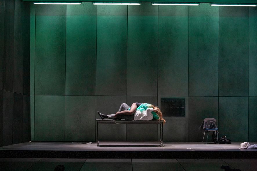 Oper Wuppertal / Die tote Stadt - hier : Susanne Serfling, Jason Wickson © Wil van Iersel