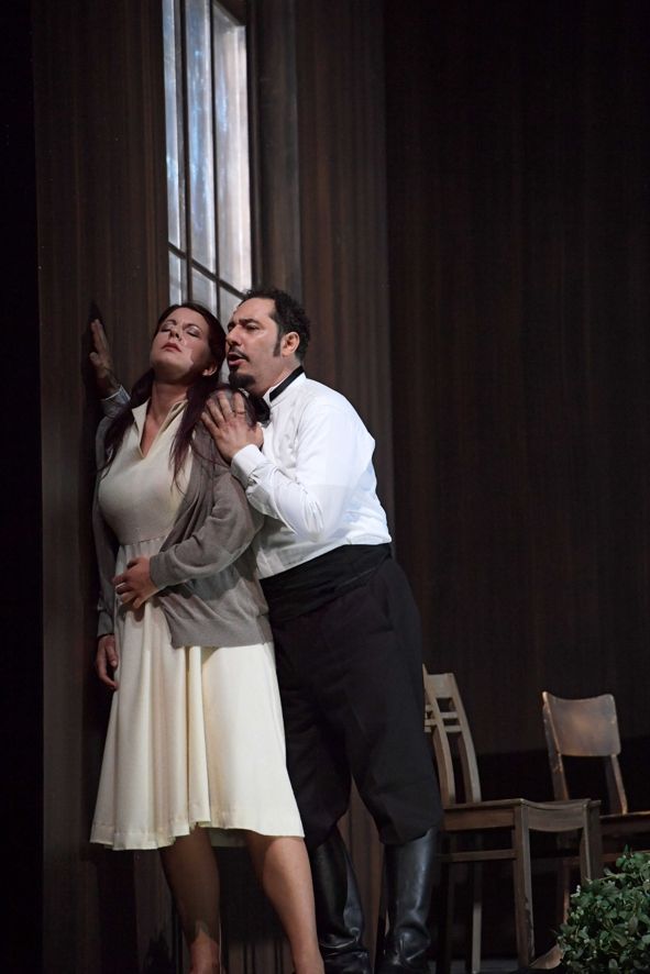 Oper Frankfurt / Norma - Dshamilja Kaiser (Adalgisa) und Stefano La Colla (Pollione) © Barbara Aumüller