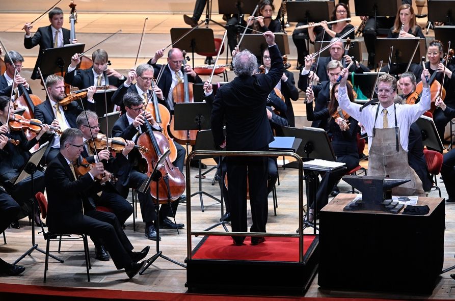 Sächsische Staatskapelle Dresden / 12. Symphoniekonzert © Matthias Creutziger