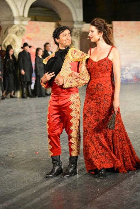 Sommerfestspiele Kittsee / Carmen - hier :  Sofiya Almazova als Carmen,  Andres Alzate als Escamillo © Cathrin Chytil Operavia