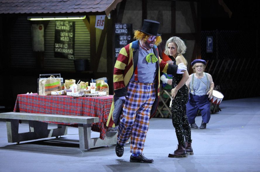 Bayreuther Festspiele 2019 / Tannhäuser - hier : Stephen Gould als Tannhäuser, Elena Zhidkova als Venus, Manni Laudenbach © Bayreuther Festspiele 2019 / Enrico Nawrath