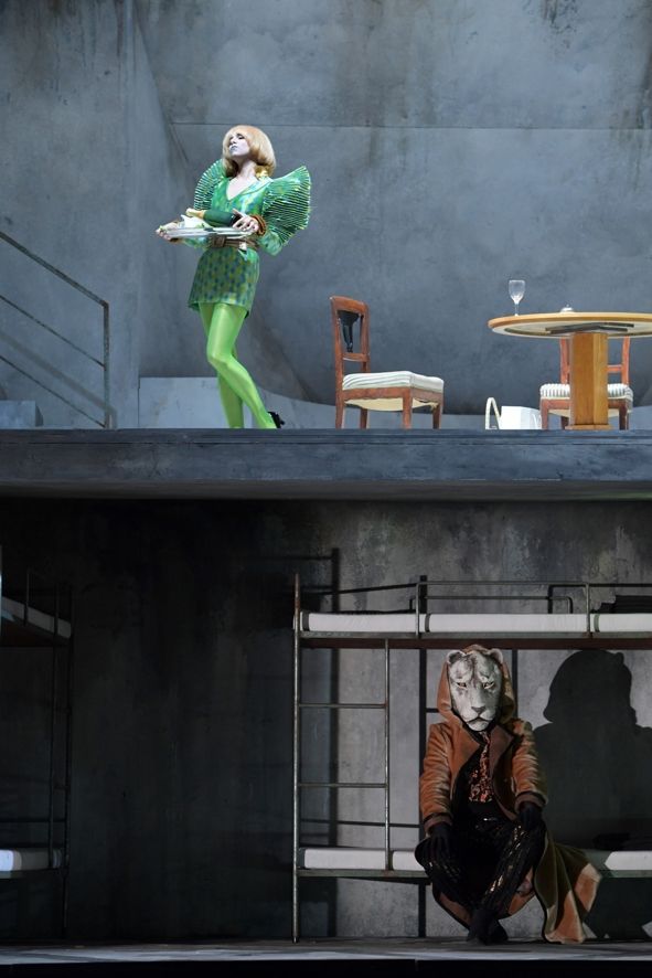 Oper Frankfurt / Das geheime Königreich - Ambur Braid (Die Königin; oben) und Sebastian Geyer (Der Narr; unten) © Barbara Aumüller