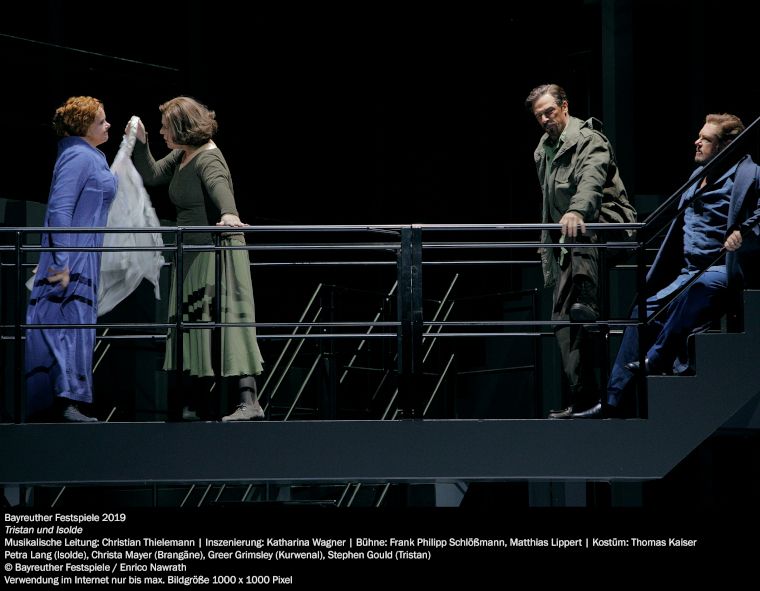 Bayreuther Festspiele 2019 / Tristan und Isolde - hier : vl Isolde, Brangäne (Christa Mayer), Kurwenal (Greer Grimsley) © Bayreuther Festspiele / Enrico Nawrath
