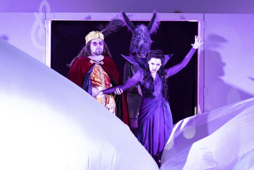 Salzburger Festspiele / Der Gesang der Zauberinsel -  hier :  James Ley als Ruggiero, Joanna Kedzior als Alcina © SF / Erika Mayer