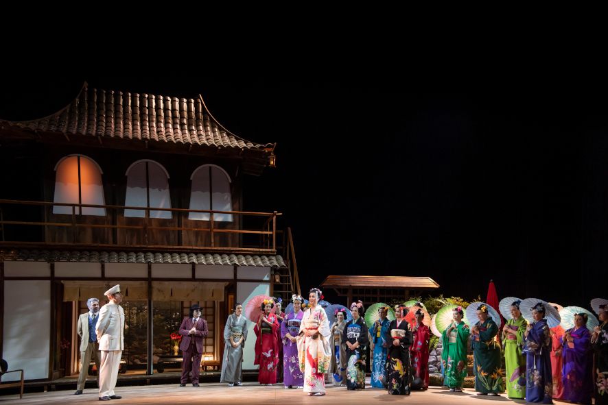 Opéra Royal de Wallonie-Liège / Madama Butterfly - hier : Ensemble © Opéra Royal de Wallonie-Liège