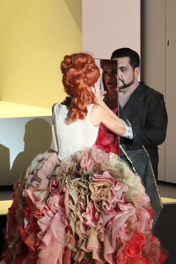 Theater Bremen / Der Rosenkavalier - hier : Nadine Lehner als Marschallin und Luis Olivares Sandoval © Joerg Landsberg