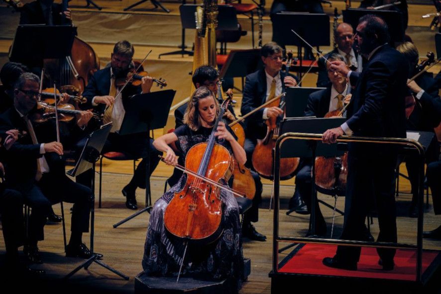 Sächsische Staatskapelle / 2. Symphoniekonzert - hier : Sol Gabetta © Markenfotografie