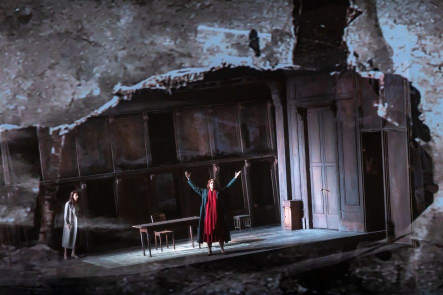 Oper Leipzig / Tristan und Isolde - hier : Barbara Kozelj als Brangäne und Meagan Miller als Isolde © Tom Schulze 