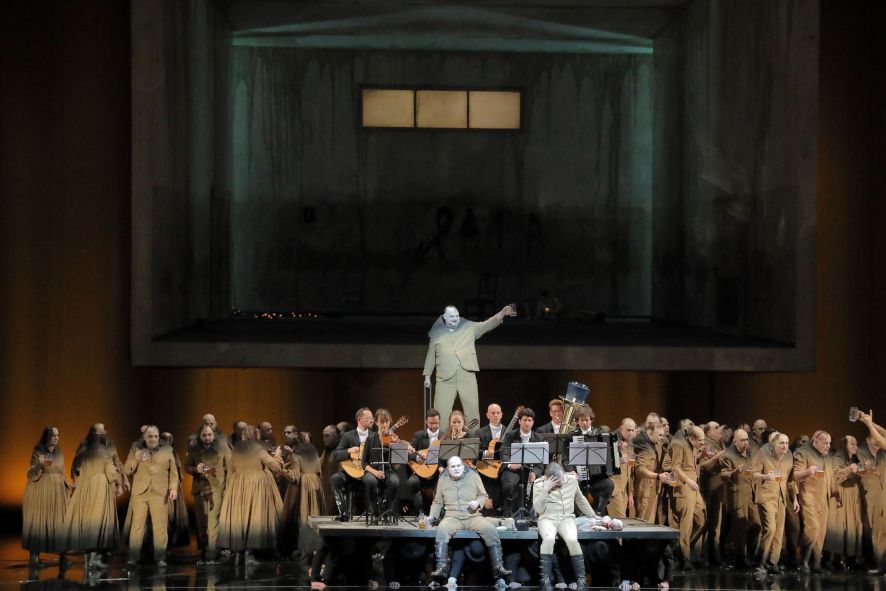 Bayerische Staatsoper München / Wozzeck - hier : das Ensemble © W. Hoesl