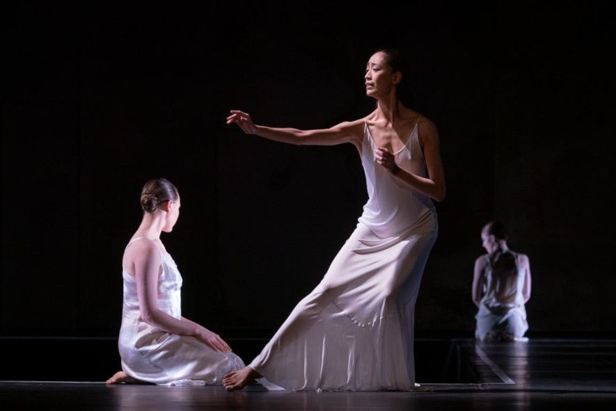 Semperoper Dresden / Iphigenie auf Tauris als Tanzoper - hier : Sangeun Lee als Iphigenie © Ian Whalen