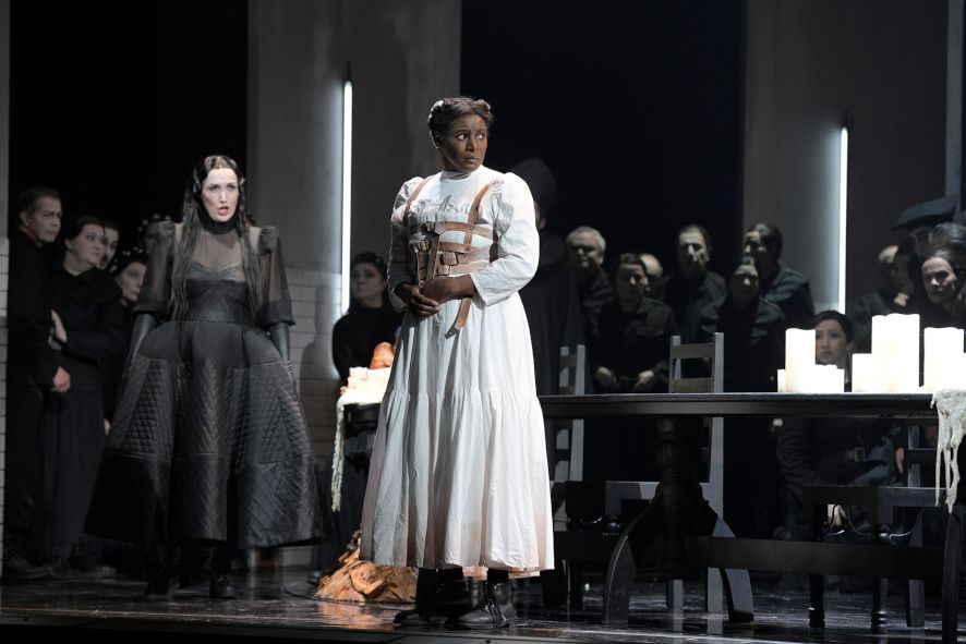 Theater Bielefeld / AIDA - hier : Elizabeth Llewllyn als Aida © Bettina Stöß