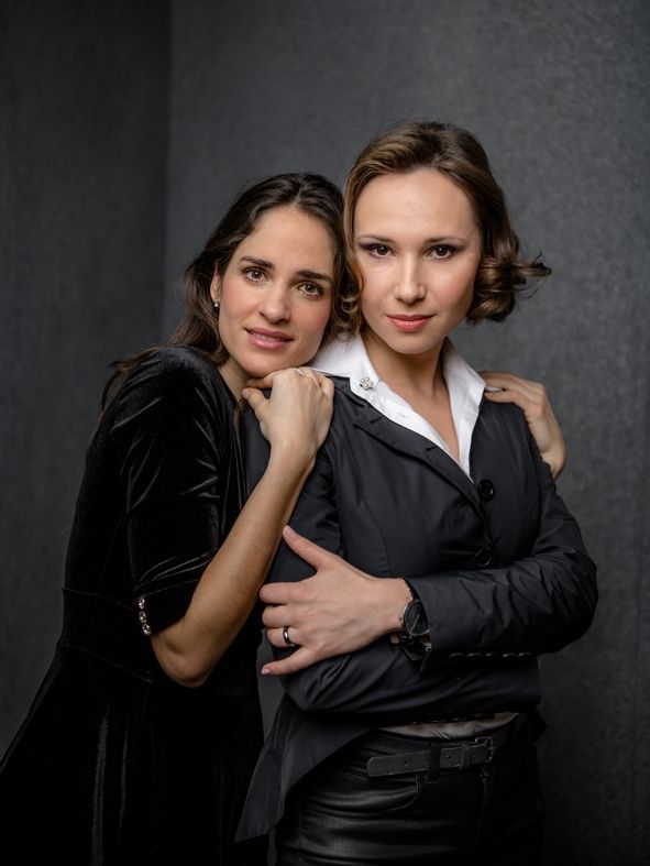 Deutsche Oper am Rhein / Alcina - Elena Sancho Pereg (Morgana) und Maria Kataeva (Ruggiero) © Andreas Endermann