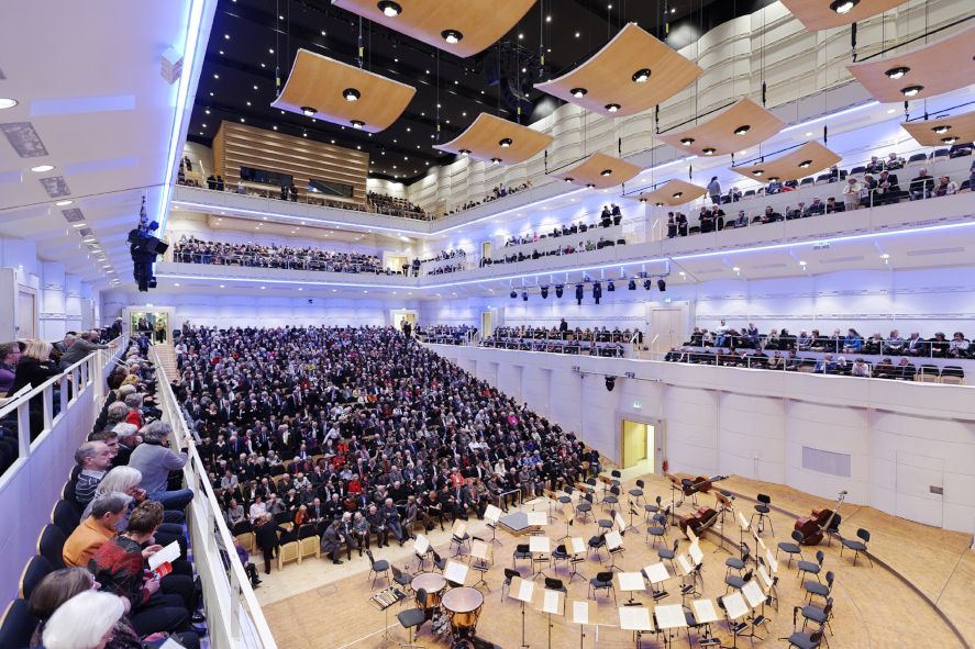 Konzerthaus Dortmund / der hinreissende Konzertsaal - hier : mit Publikum © Mark Wohlrab