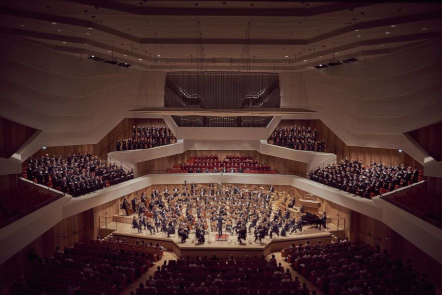Kulturpalast Dresden / Konzertsaal mit Orchester © Markenfotografie
