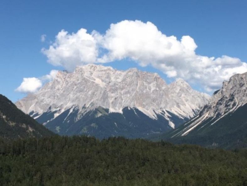  Von Strauss&#96; Villa Blick auf die Alpen, die Zugspitze © Reifenberg