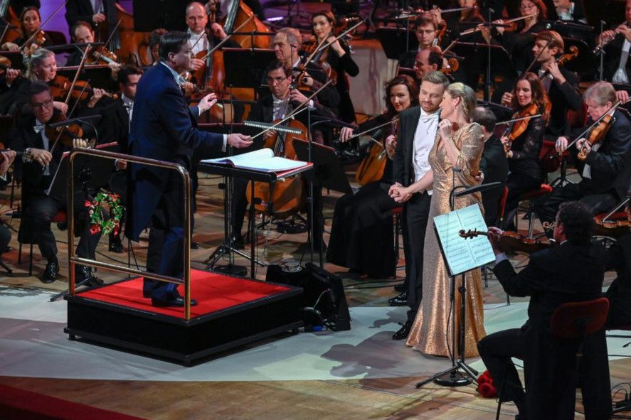 Semperoper Dresden / Das Land des Lächelns - hier : Christian Thielemann, Solisten und die Sächsische Staatskapelle © Matthias Creutziger