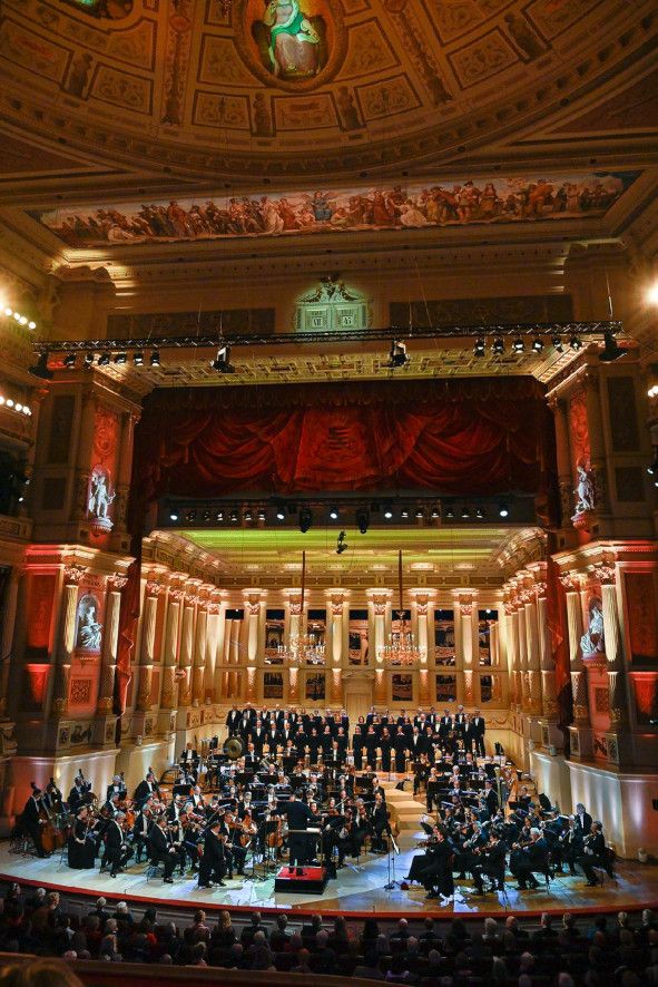 Semperoper Dresden / Das Land des Lächelns - hier : Christian Thielemann, Solisten und die Sächsische Staatskapelle © Matthias Creutziger