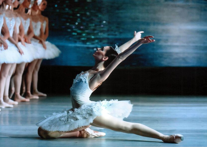 Scharoun Theater Wolfsburg / SCHWANENSEE hier die Primaballerina Anastasia Schewtschenko als weißer Schwan © Staatsoper Kiew