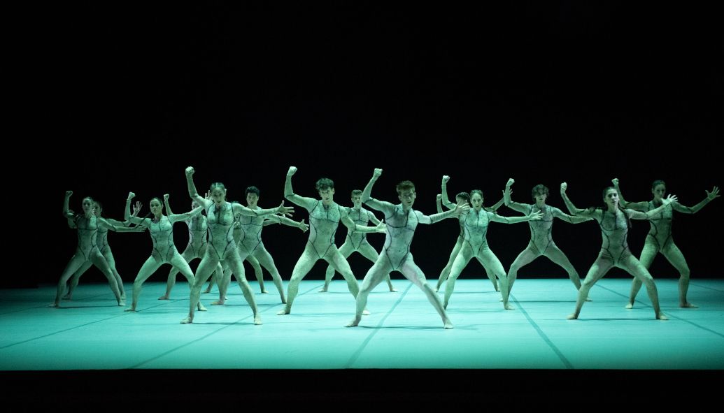 Stuttgarter Ballett / Creations IV-VI Messenger - hier : das Tänzerensemble © Stuttgarter Ballett