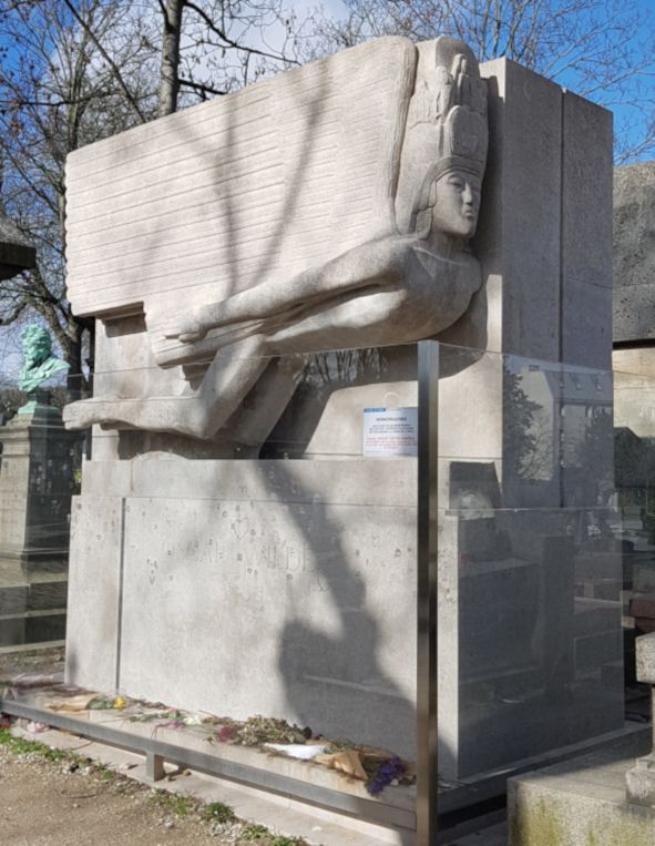 Oscar Wilde _ und die fliegende Sphinx _ auf Père Lachaise, Paris © IOCO Felix