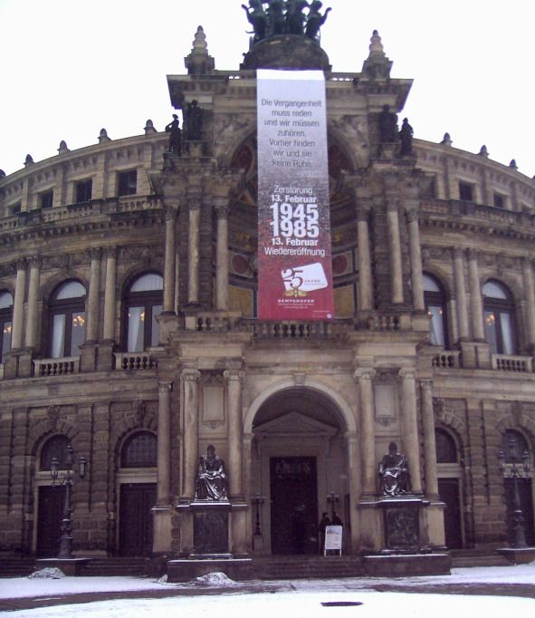 Semperoper im tiefen Winter © IOCO