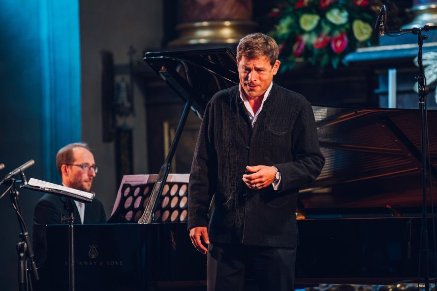 Kammermusikfest Lockenhaus / hier: künstlerischer Leiter und Cellist Nicolas Altstaedt © Niklas Schnaubelt