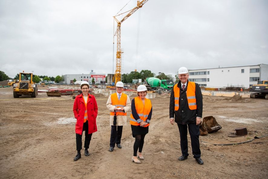 Staatstheater Hannover / Hier : Grundsteinlegung vl Sonja Anders, Jürgen Braasch, Laura Berman, Björn Thümler @ Villegas