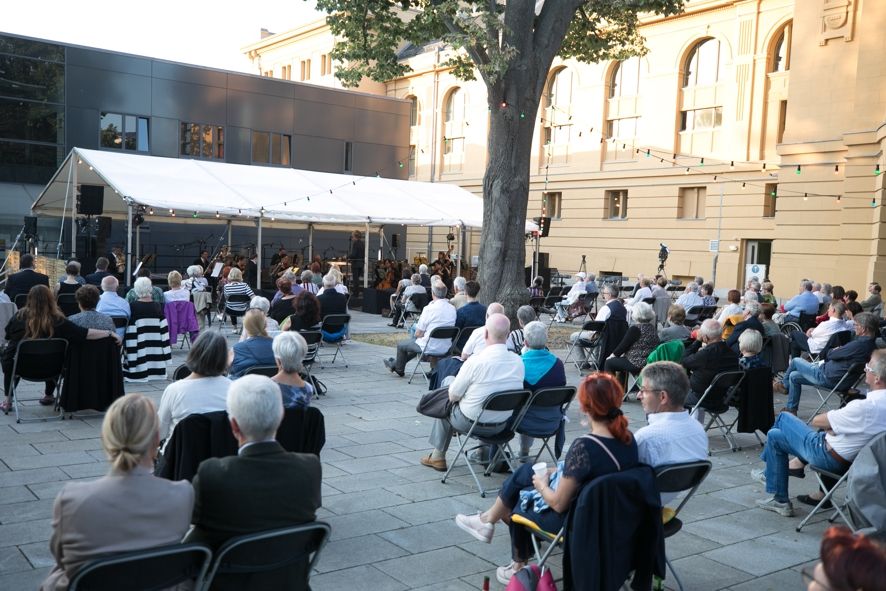 Theater Altenburg Gera / Serenadenkonzert zum Sommertheater 2020, Philharmonisches Orchester Altenburg Gera unter Leitung von GMD Laurent Wagner © Ronny Ristok