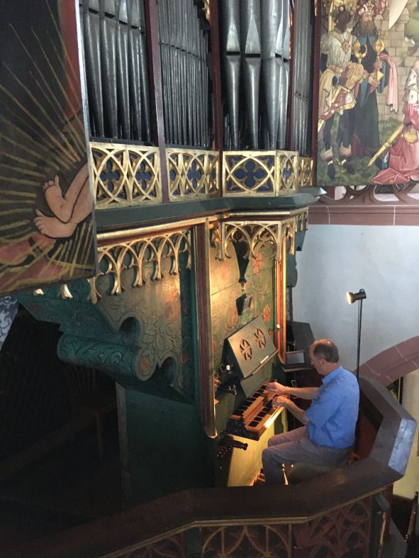  St Valentinus in Kiedrich / hier : Organist Willibald Bibo auf &quot;seiner&quot; Orgel spielend @  J. Herrmann
