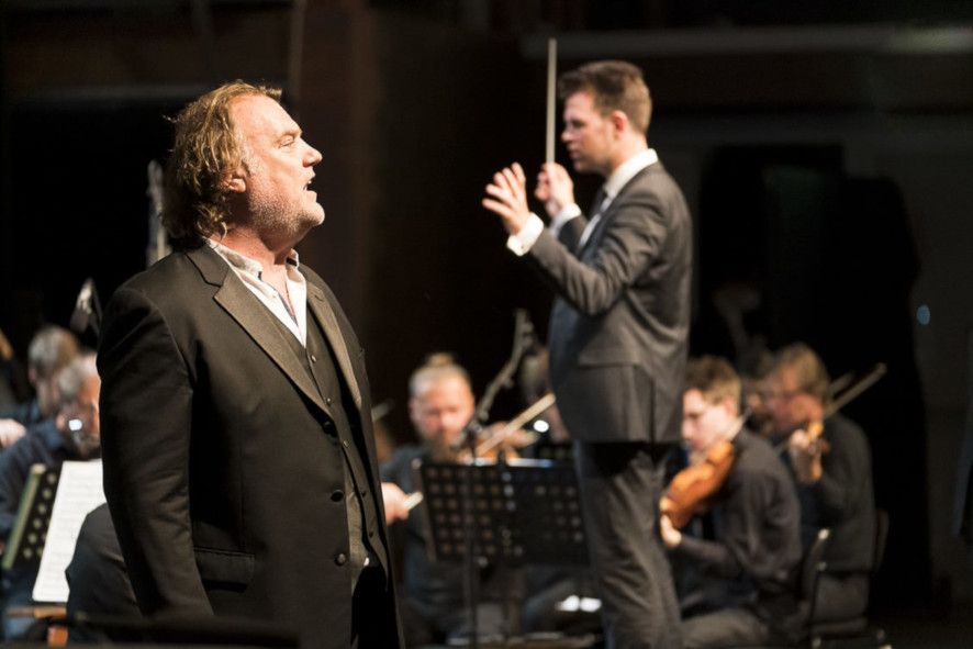 Graz Schlossbergbühne Kasematten/ Fidelio - hier: v.l. Bryn Terfel und Marcus Merkel © PhotoWerk