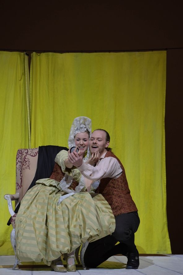 Oper Frankfurt / Le Nozze die Figaro - Susanna und Figaro © Barbara Aumüller
