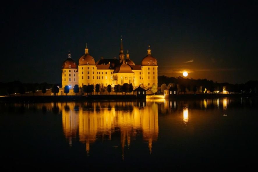 Das einnehmende Jagd- und Lustschloss Moritzburg bei Dresden © Oliver Killing