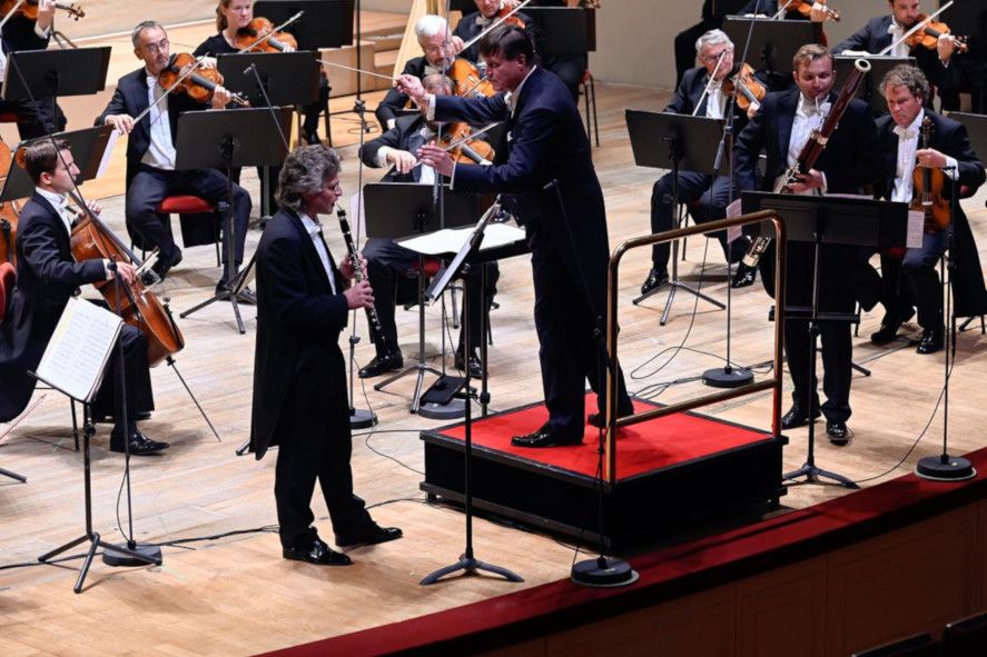  Semperoper / Sächsische Staatskapelle mit dem Klarinettisten Wolfram Große (l) und dem Fagotistten Philipp Zeller, sowie Christian Thielemann © Matthias Creutziger