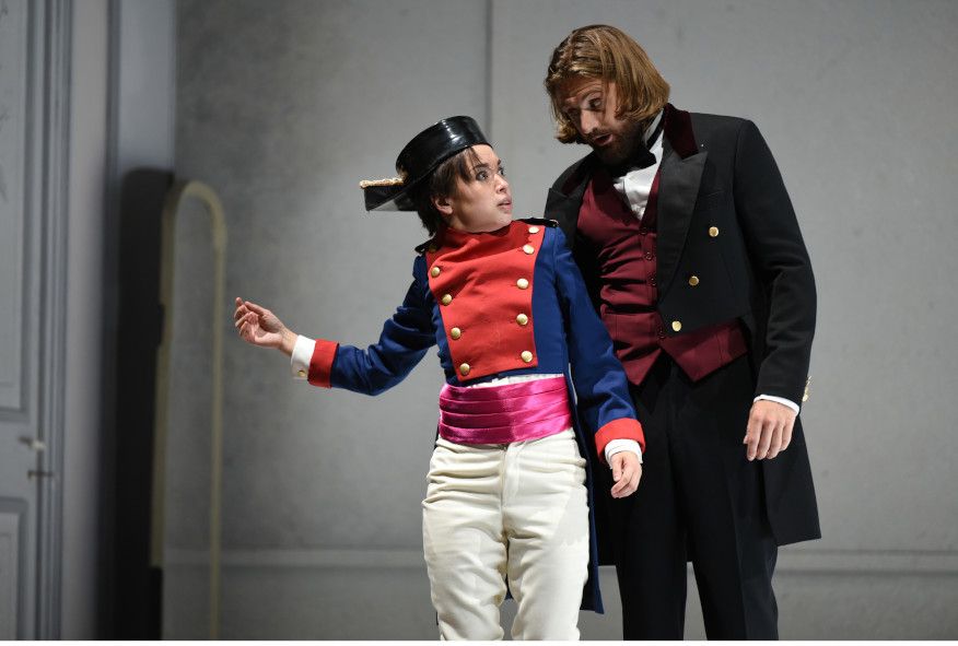  Hessisches Staatstheater Wiesbaden / Die Hochzeit des Figaro - hier : Heather Engebretson als Cherubino und Konstantin Krimmel als Figaro © Karl + Monika Forster