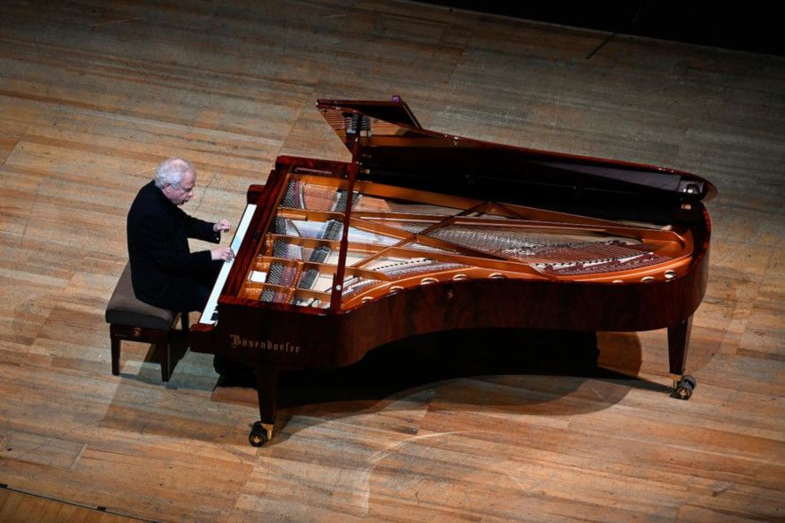  Semperoper Dresden / Sir Andras Schiff und sein Boesendorfer Konzertflügel © Matthias Creutziger