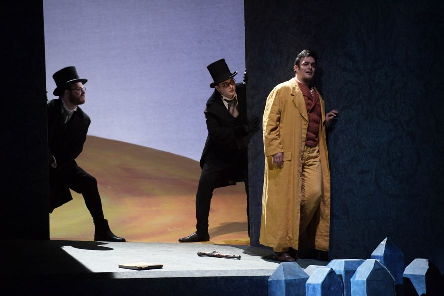 Oper Frankfurt / Werther - v.l.n.r. Iain MacNeil (Johann), Brian Michael Moore (Schmidt) und Gerard Schneider (Werther) © Barbara Aumüller