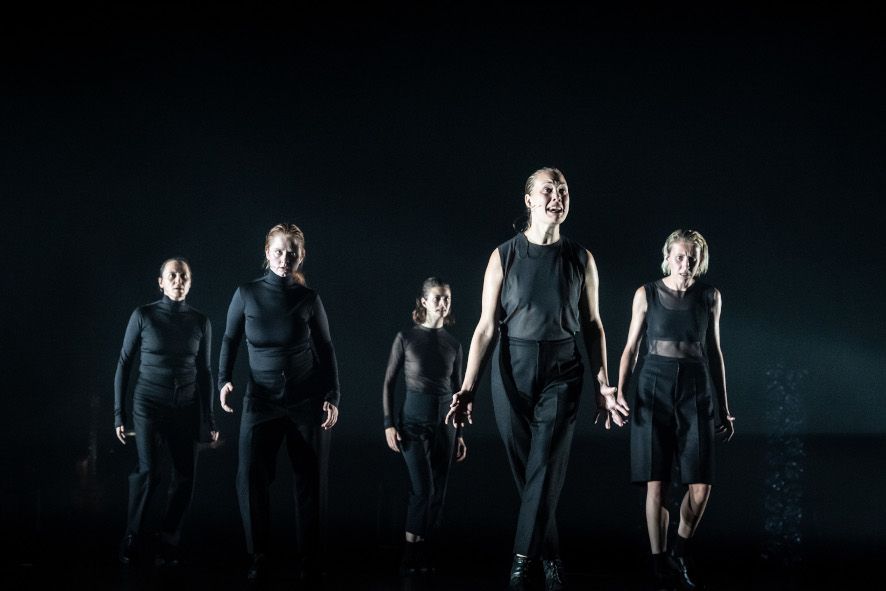 Residenztheater München / Das Erdbeben in Chili - hier:  vl Barbara Horvath, Pia Händler, Linda Blümchen, Antonia Münchow, Mareike Beykirch © Sandra Then 