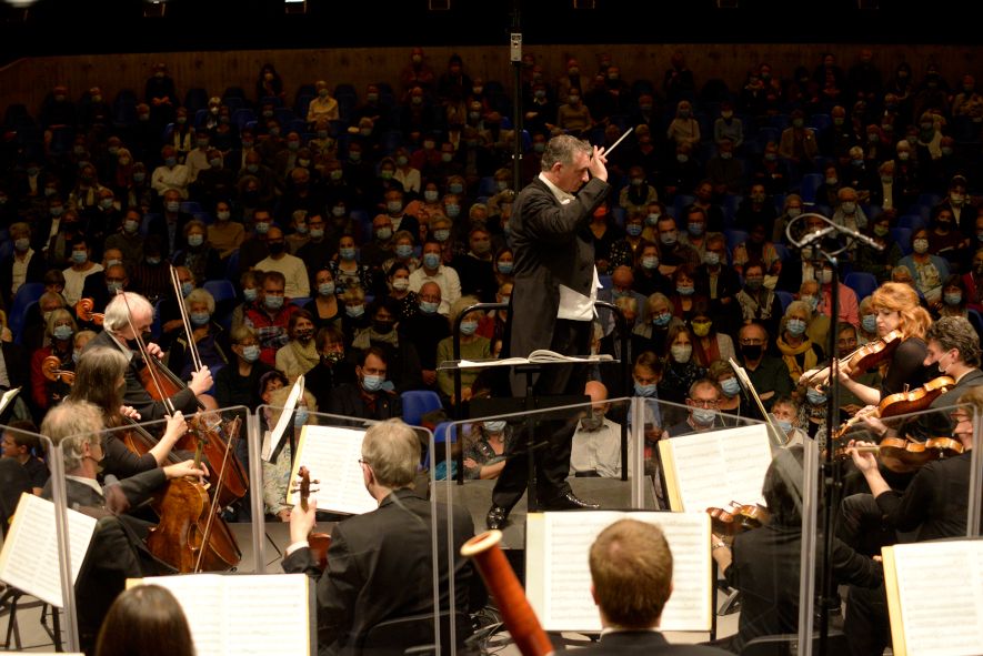 Kongresshaus Biel / Sinfonie Orchester Biel Solothurn mit Dirigent Yannis Pouspourikas © Rodrigo Carrizo Couto